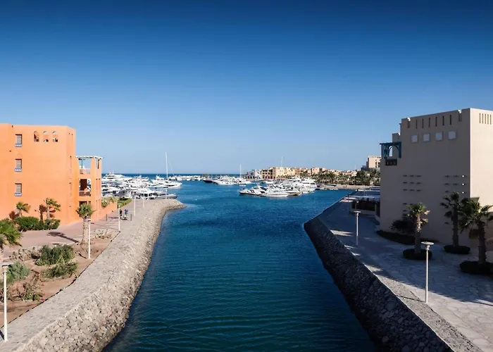 Vogue & Idyllic 2 Bdr Mangroovy Free Pool & Access Appartement