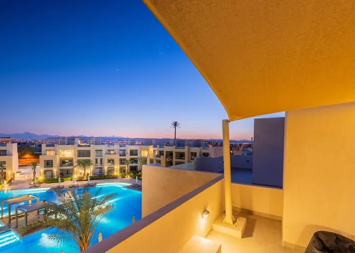 Vogue & Idyllic 2 Bdr Mangroovy Free Pool & Access Appartement *