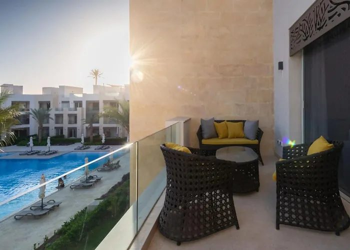 Vogue & Idyllic 2 Bdr Mangroovy Free Pool & Access *