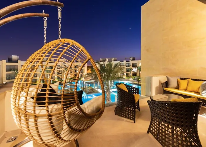 Vogue & Idyllic 2 Bdr Mangroovy Free Pool & Access Appartement